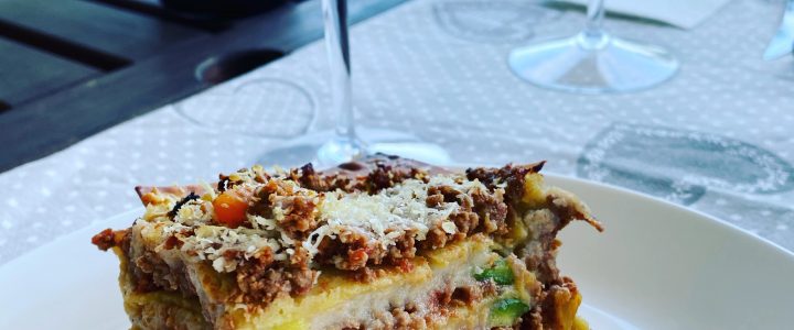 Lasagne di lenticchie con besciamella senza glutine e lattosio e zucchine